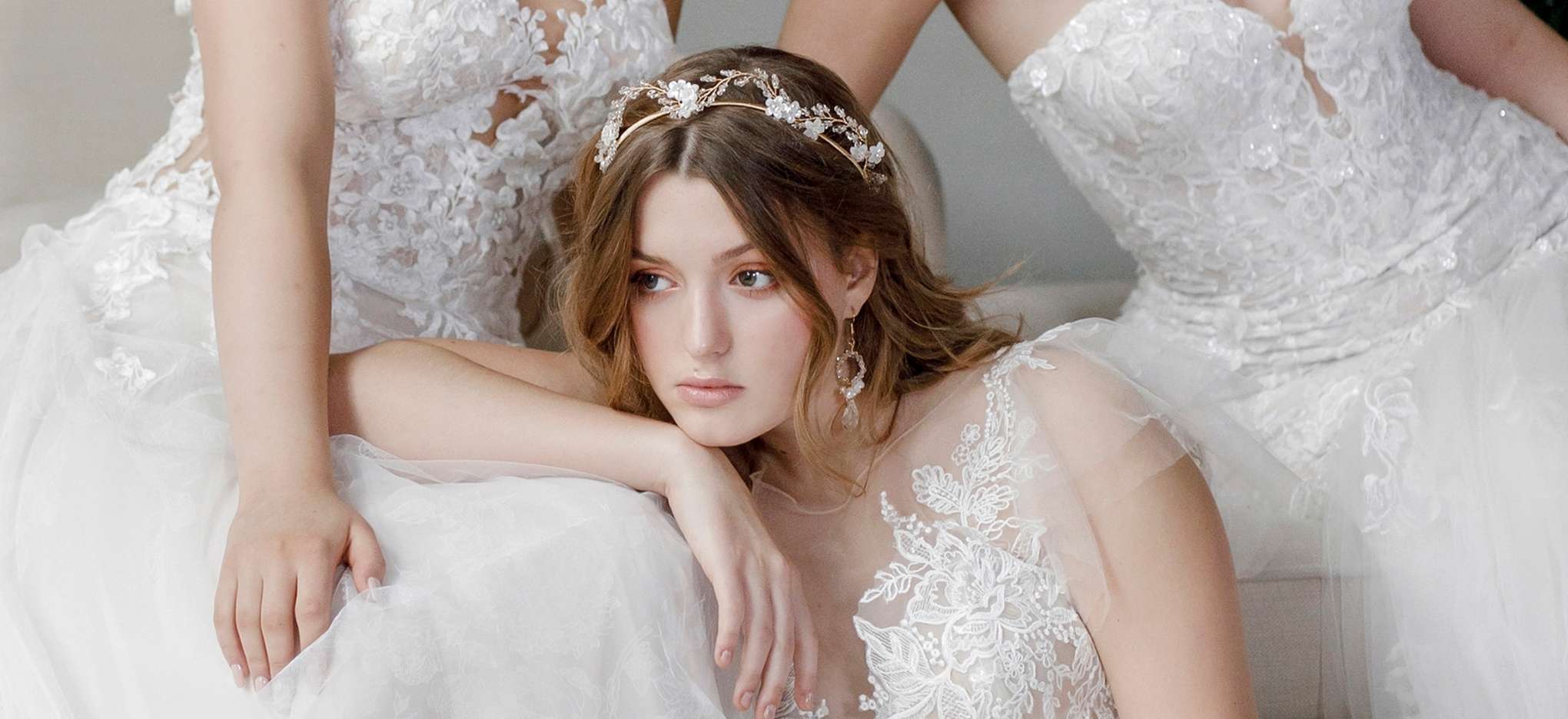 Schönster Brauthaarschmuck: Crowns und Haarreifen online kaufen