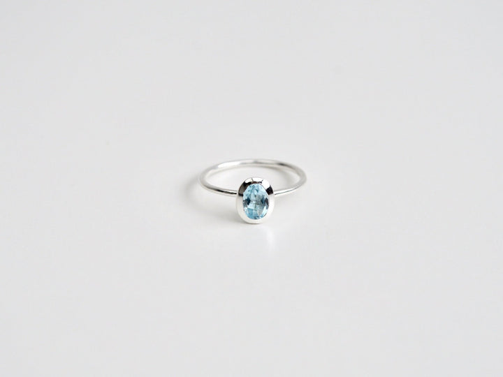 Oval Gems: Blauer Topas Ring | vergoldet, rosévergoldet, silber