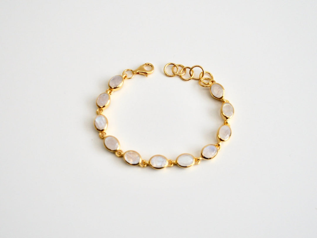 Oval Gems: Statement Armband Mondstein facettiert | vergoldet