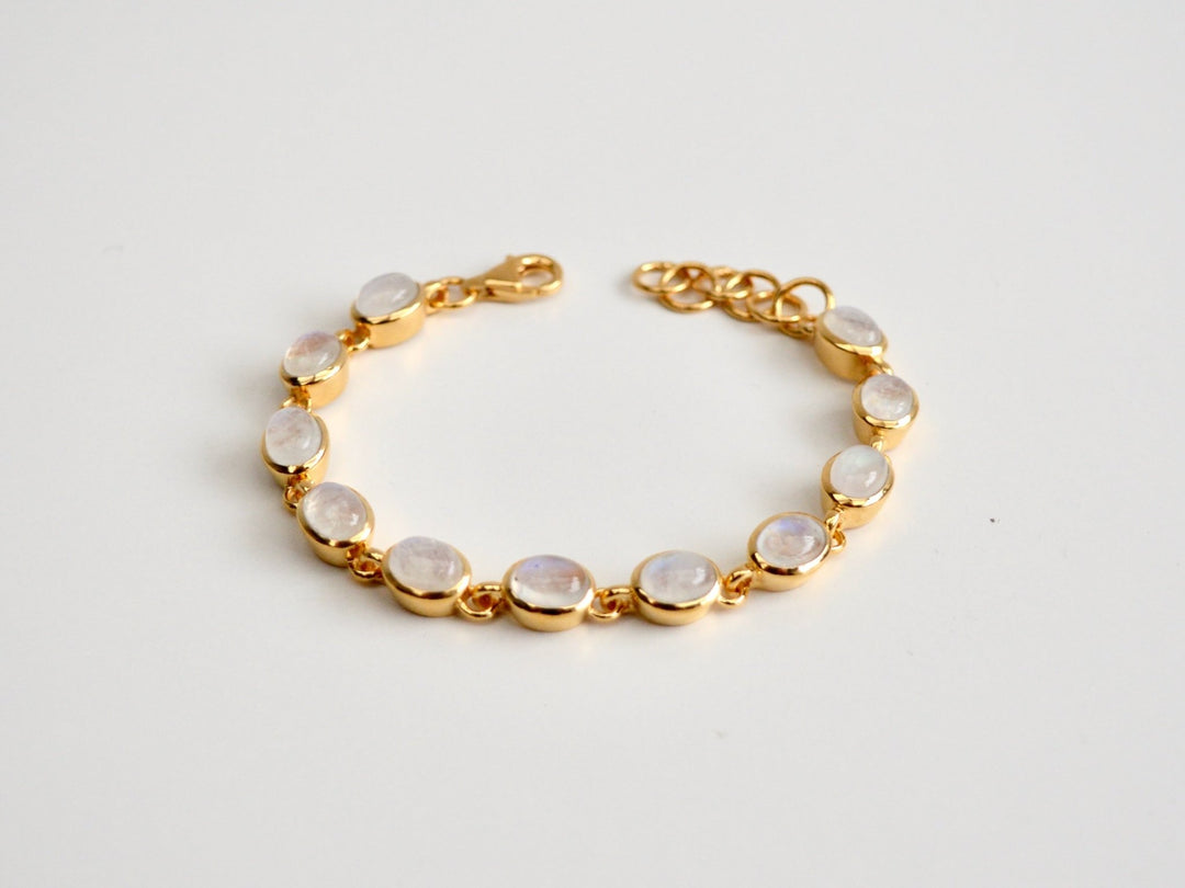 Oval Gems: Statement Armband Mondstein poliert | vergoldet