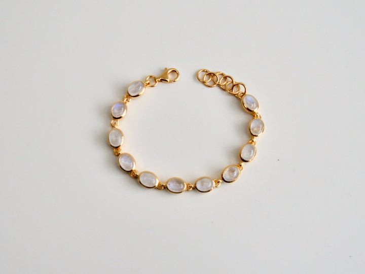 Oval Gems: Statement Armband Mondstein poliert | vergoldet