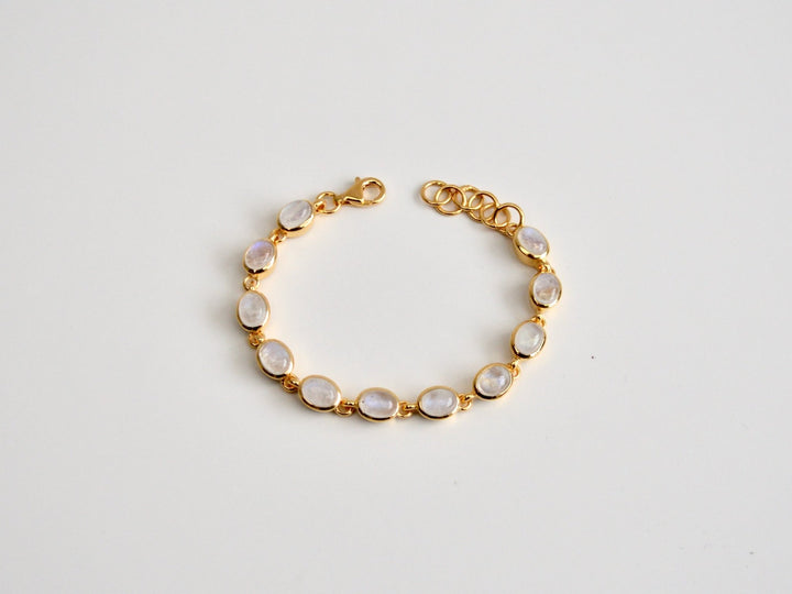 Oval Gems: Statement Armband Mondstein poliert | vergoldet