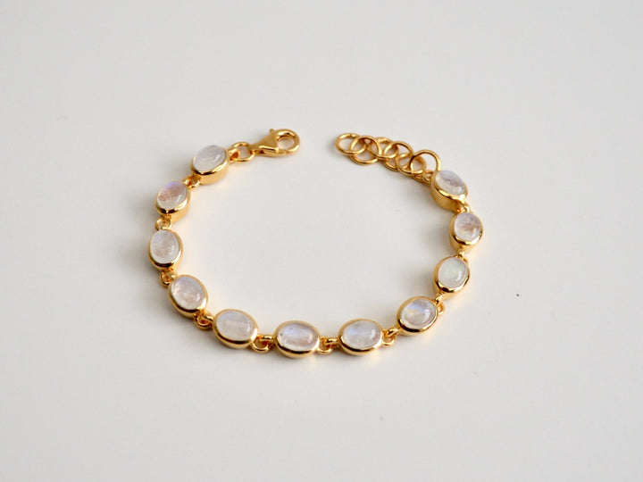 Oval Gems: Statement Armband Mondstein poliert | vergoldet