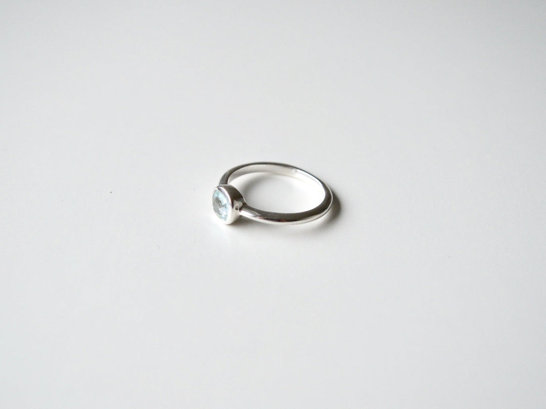 Square Dots: Blauer Topas Ring silber | Gr. 54 & 56