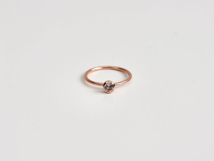 Tiny Gems: Zarter Blauer Topas Ring | vergoldet, rosévergoldet, silber