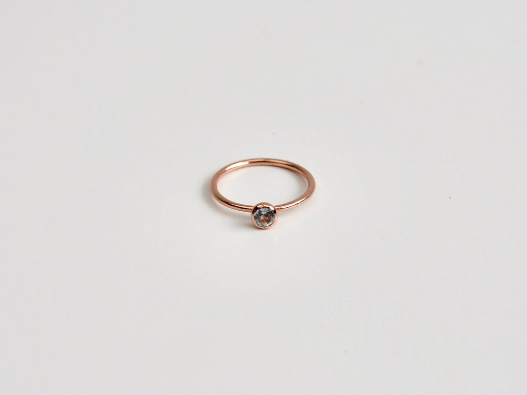 Tiny Gems: Zarter Blauer Topas Ring | vergoldet, rosévergoldet, silber