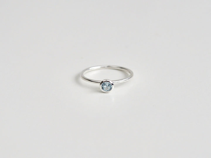 Tiny Gems: Zarter Blauer Topas Ring | vergoldet, rosévergoldet, silber